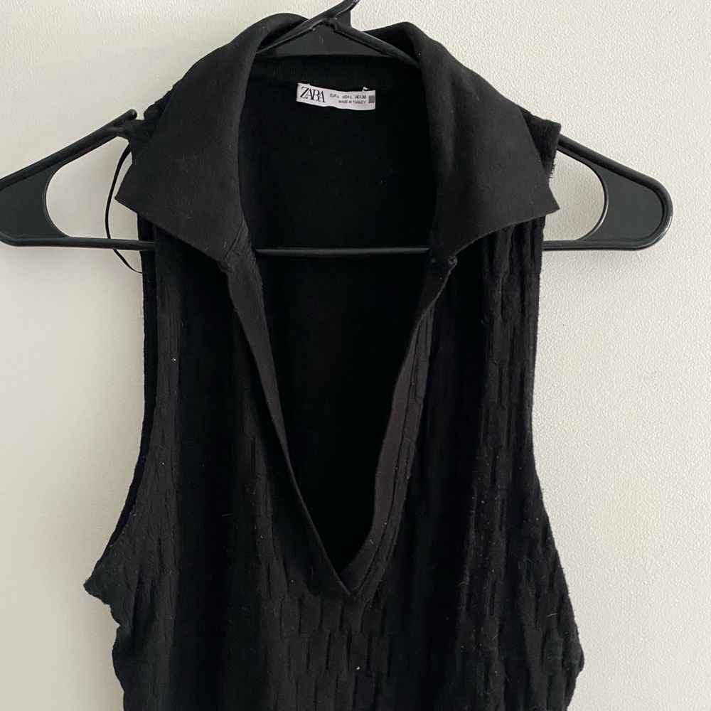 Zara Collared V-Neck Crop Top